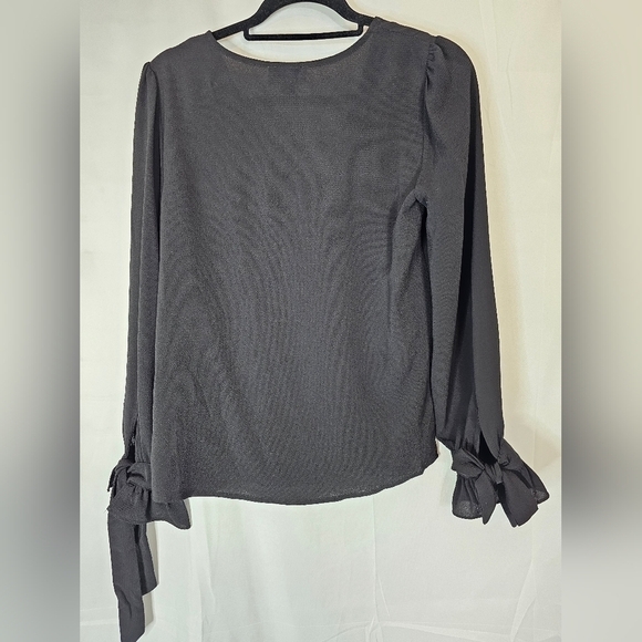 CECE size XS black V-neck long-sleeved tie blouse NWT - Picture 8 of 8